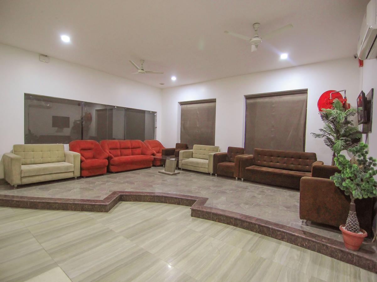 Oyo 1358 Hotel Crossroad Lucknow Exterior foto