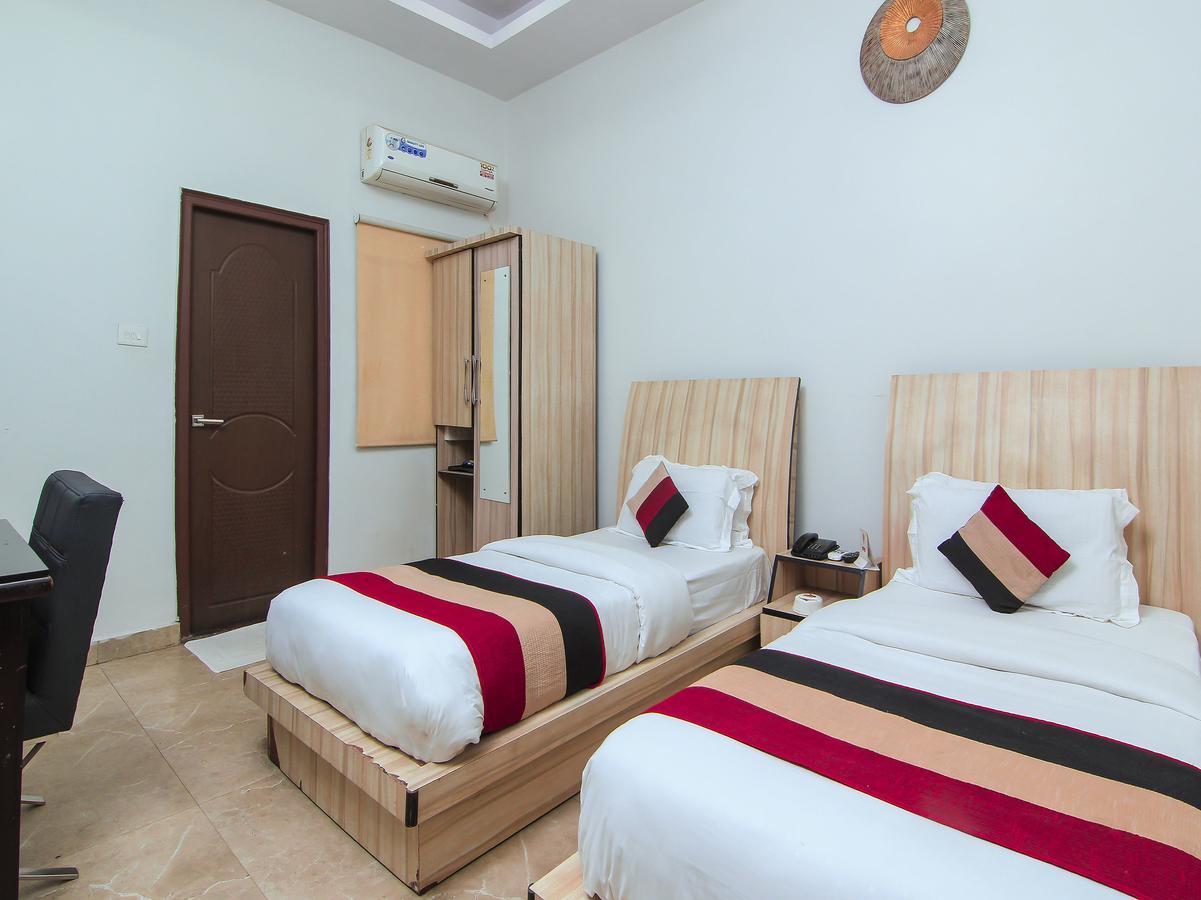 Oyo 1358 Hotel Crossroad Lucknow Exterior foto