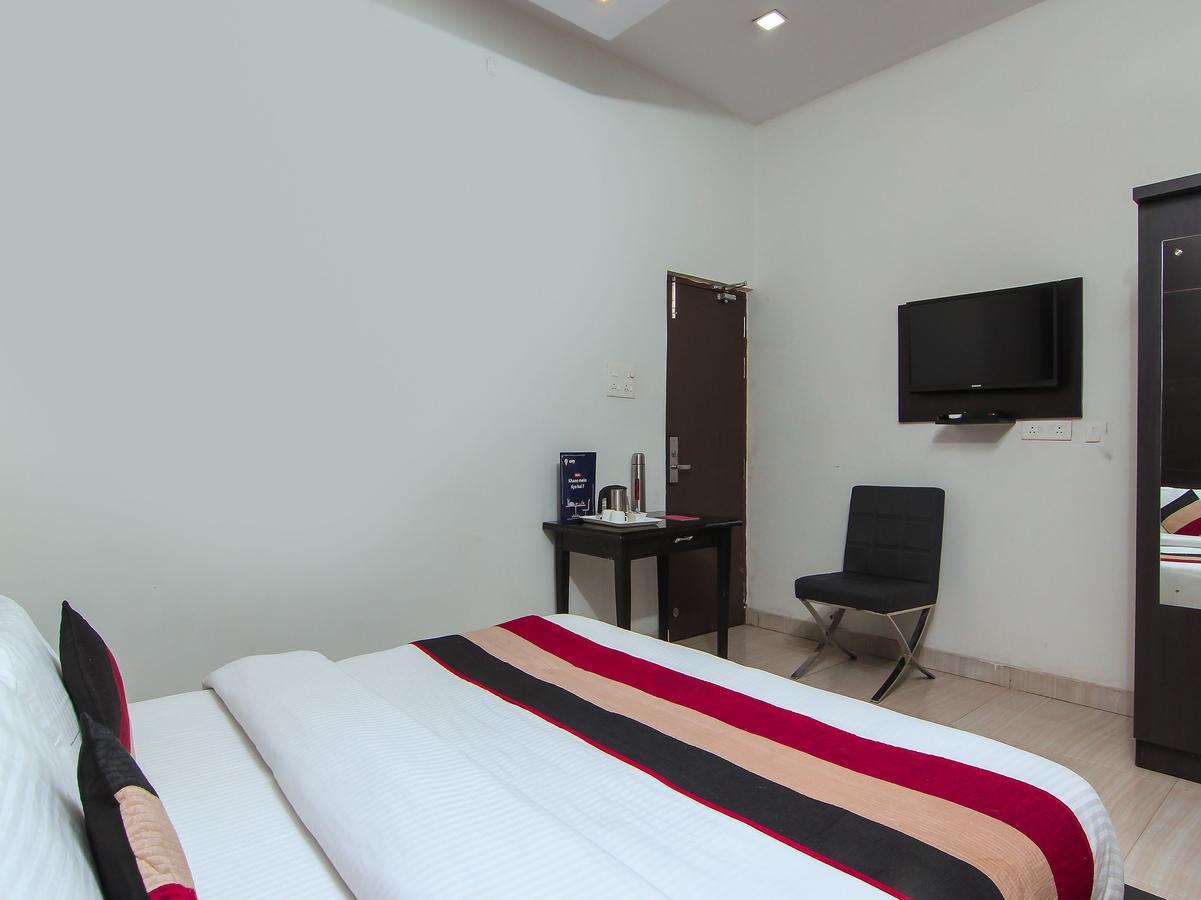 Oyo 1358 Hotel Crossroad Lucknow Exterior foto